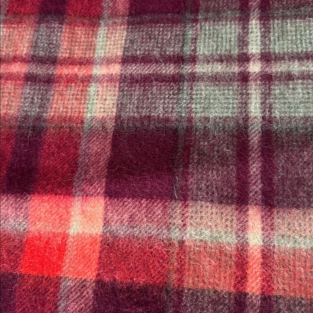 EDINBURGH (Since 1437) 100% Soft Lambswool Plaid/Tartan Fringed Scarf - Picture 6 of 7